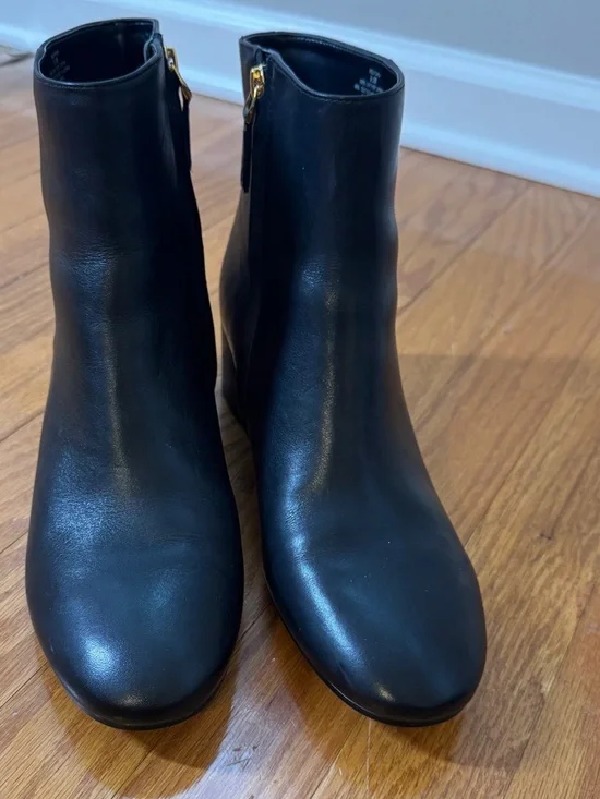 Lauren Ralph Lauren's Welford Women’s Black Leather Booties 9.5B - Picture 8 of 9